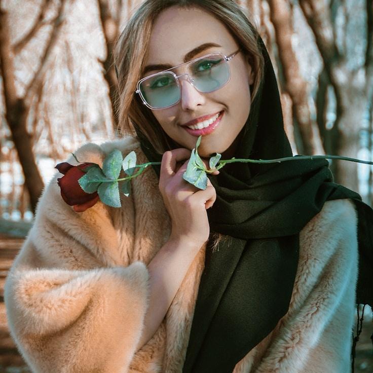 Jordan Kim, Client Relations Director, discussing corporate gifting strategy with business clients